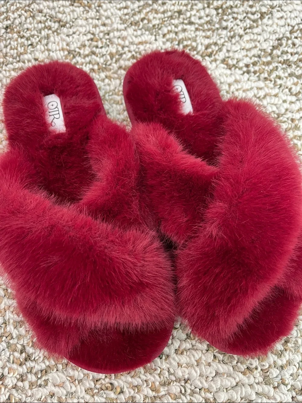 VICTORIA’S SECRET RED PLAID SLEEP SHIRT SZ MD AND OTR FUZZY SLIPPERS SZ 7-8